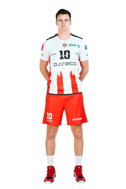 10 Tomasz Piotrowski